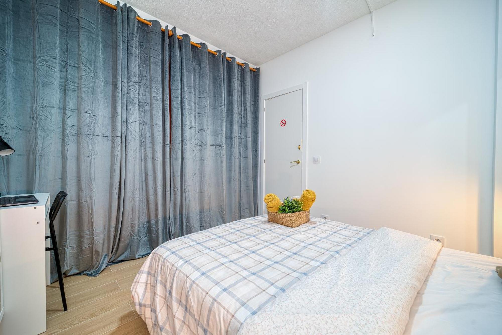 P Casacafe Madrid Calle Carlos Dubois 3 Экстерьер фото