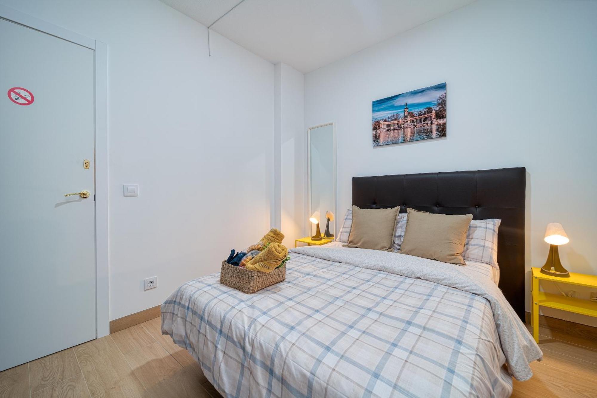 P Casacafe Madrid Calle Carlos Dubois 3 Экстерьер фото