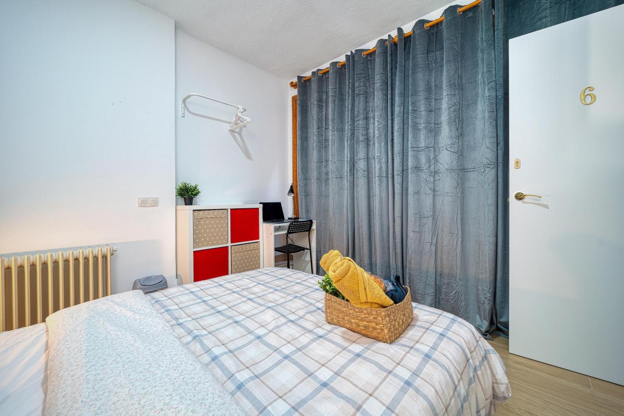 P Casacafe Madrid Calle Carlos Dubois 3 Экстерьер фото
