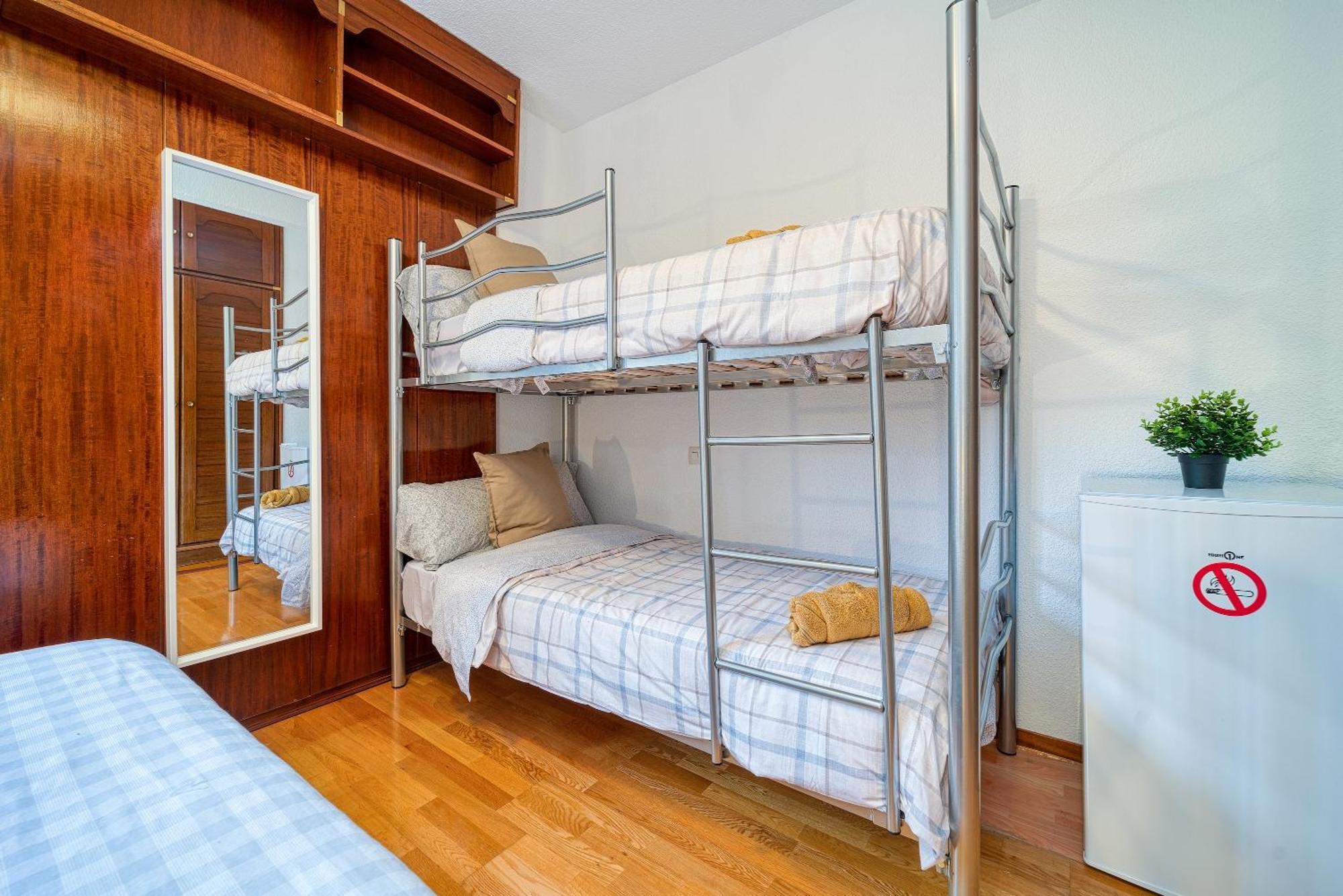 P Casacafe Madrid Calle Carlos Dubois 3 Экстерьер фото