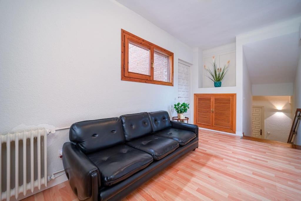 P Casacafe Madrid Calle Carlos Dubois 3 Экстерьер фото