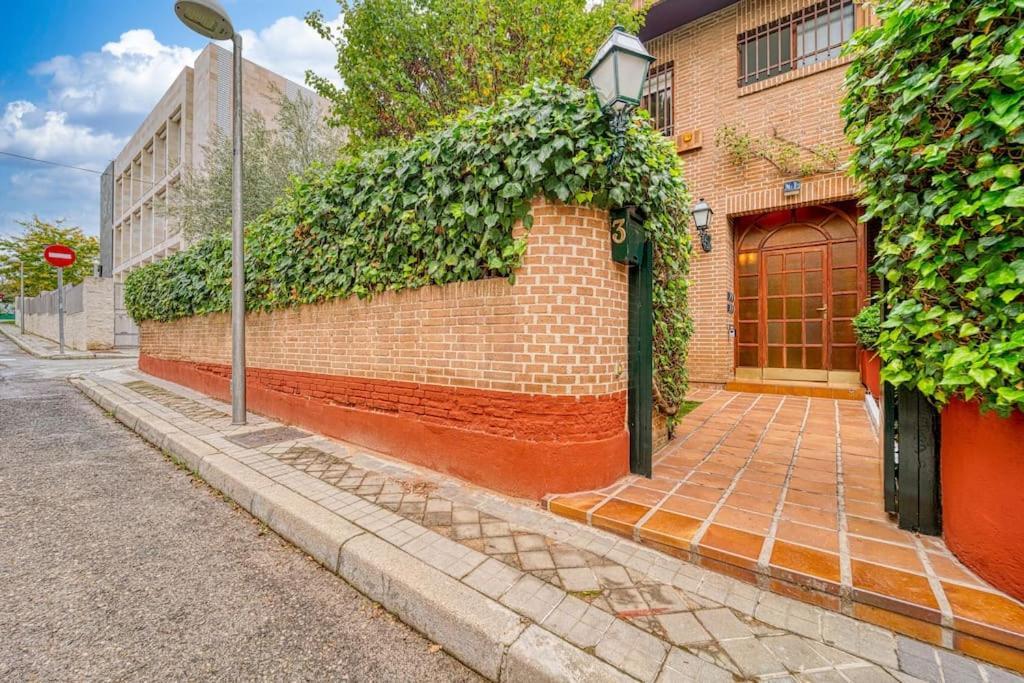 P Casacafe Madrid Calle Carlos Dubois 3 Экстерьер фото
