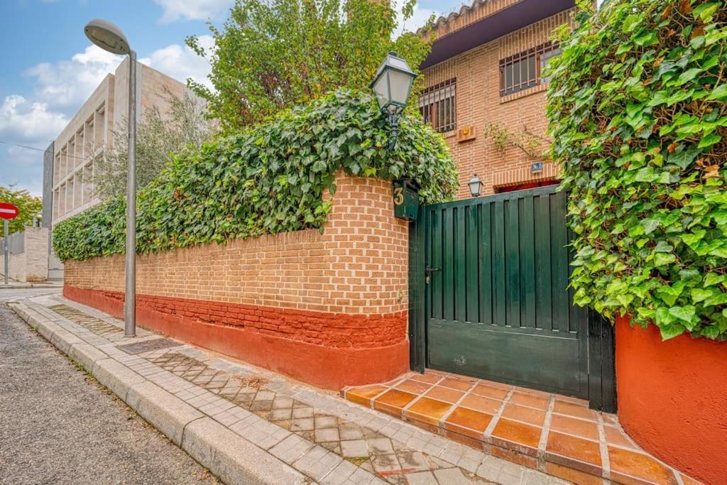 P Casacafe Madrid Calle Carlos Dubois 3 Экстерьер фото