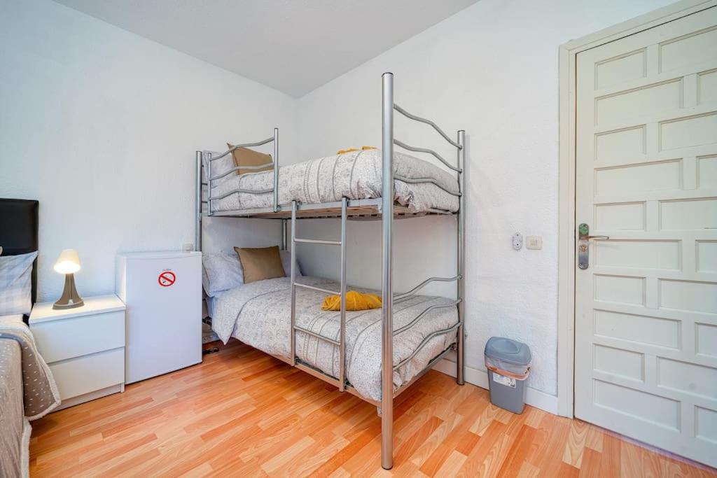 P Casacafe Madrid Calle Carlos Dubois 3 Экстерьер фото