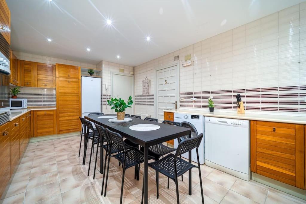 P Casacafe Madrid Calle Carlos Dubois 3 Экстерьер фото