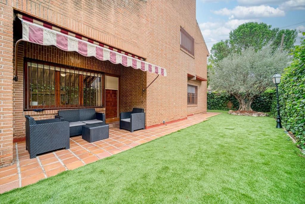 P Casacafe Madrid Calle Carlos Dubois 3 Экстерьер фото