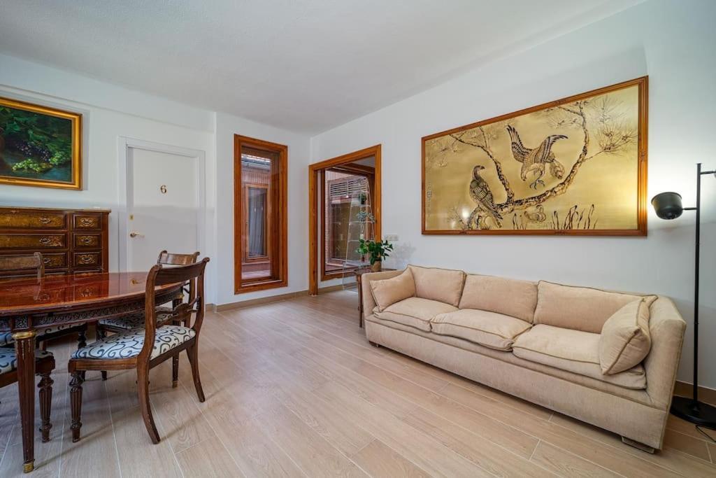 P Casacafe Madrid Calle Carlos Dubois 3 Экстерьер фото