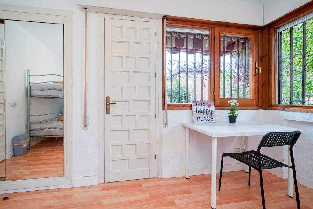 P Casacafe Madrid Calle Carlos Dubois 3 Экстерьер фото