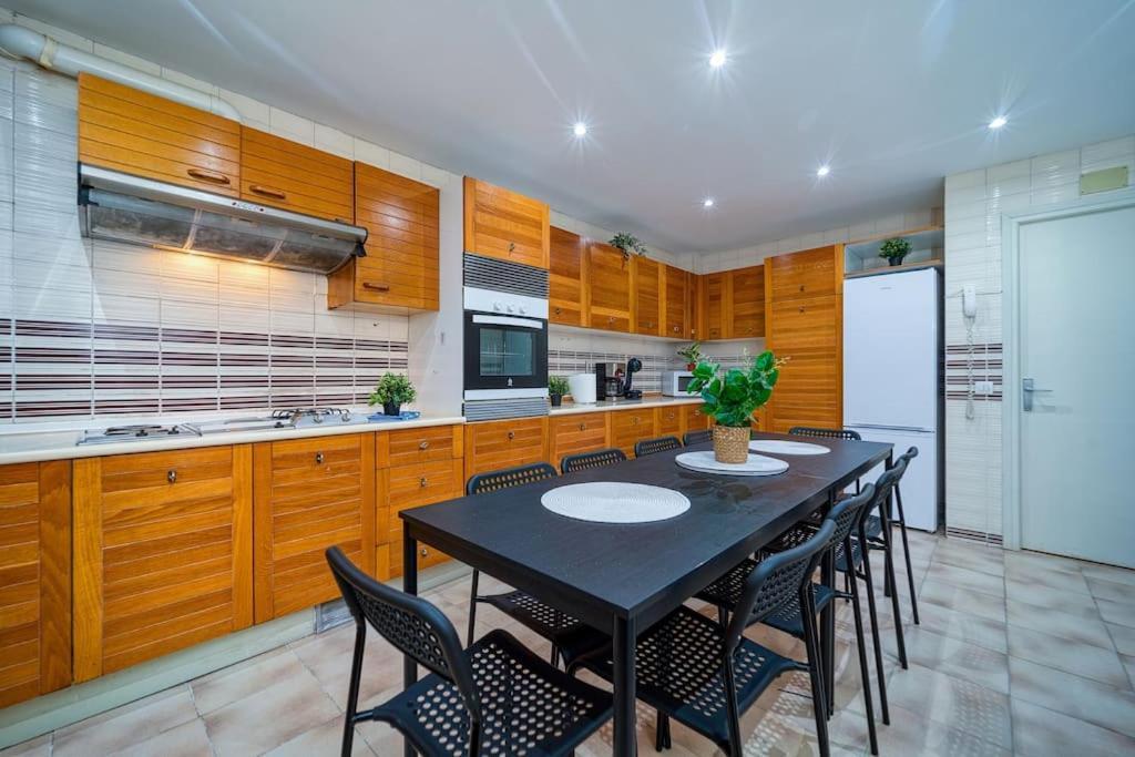 P Casacafe Madrid Calle Carlos Dubois 3 Экстерьер фото