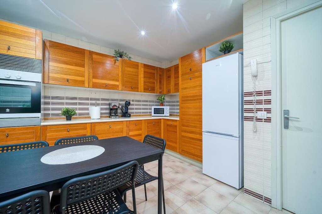 P Casacafe Madrid Calle Carlos Dubois 3 Экстерьер фото